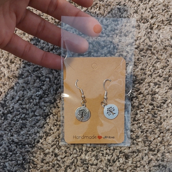Silver Vintage Tree of Life Earrings - Picture 1 of 2